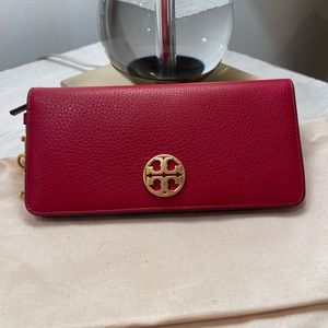 Tory Burch wallet with 12 credit cards slots